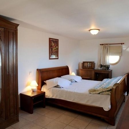 Les Hotes De La Combe Mouis Creissan Bagian luar foto