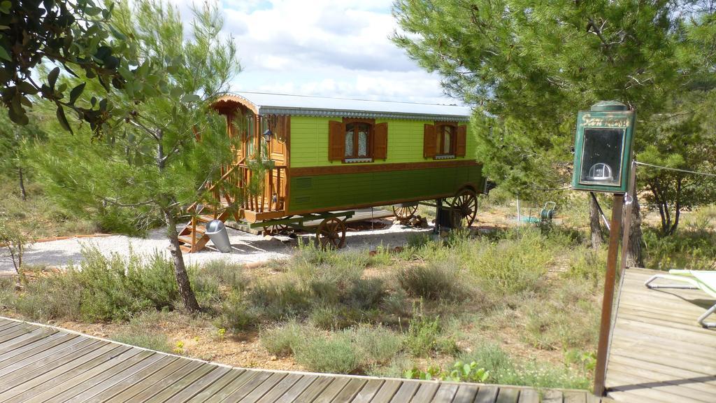 Les Hotes De La Combe Mouis Creissan Ruang foto