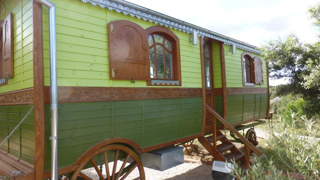 Les Hotes De La Combe Mouis Creissan Ruang foto