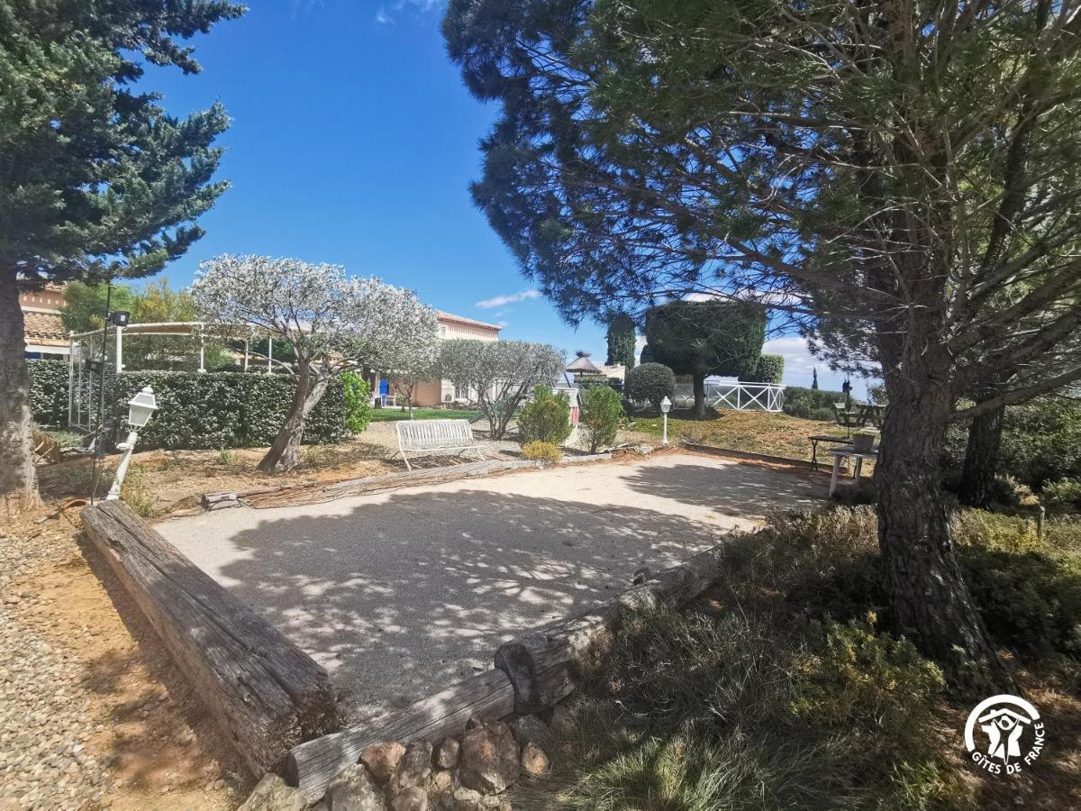 Les Hotes De La Combe Mouis Creissan Bagian luar foto