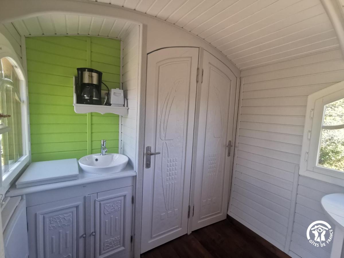 Les Hotes De La Combe Mouis Creissan Bagian luar foto