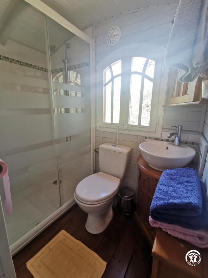 Les Hotes De La Combe Mouis Creissan Bagian luar foto