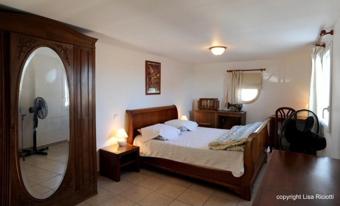 Les Hotes De La Combe Mouis Creissan Bagian luar foto