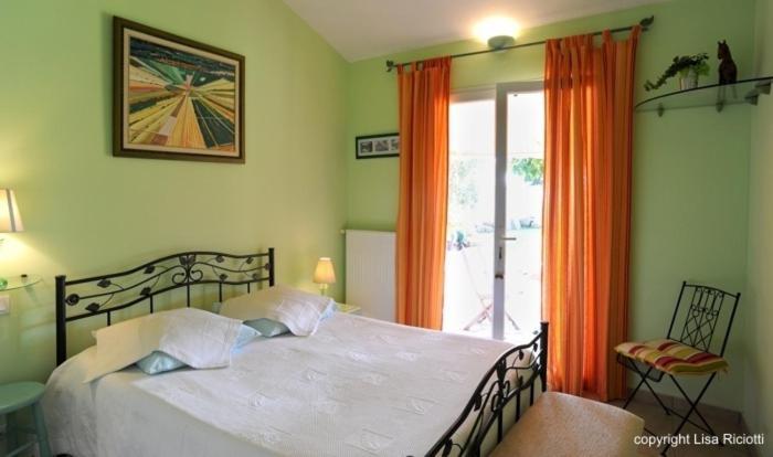 Les Hotes De La Combe Mouis Creissan Ruang foto