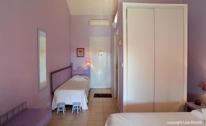 Les Hotes De La Combe Mouis Creissan Ruang foto