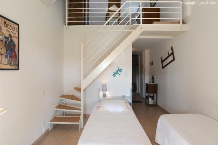 Les Hotes De La Combe Mouis Creissan Ruang foto